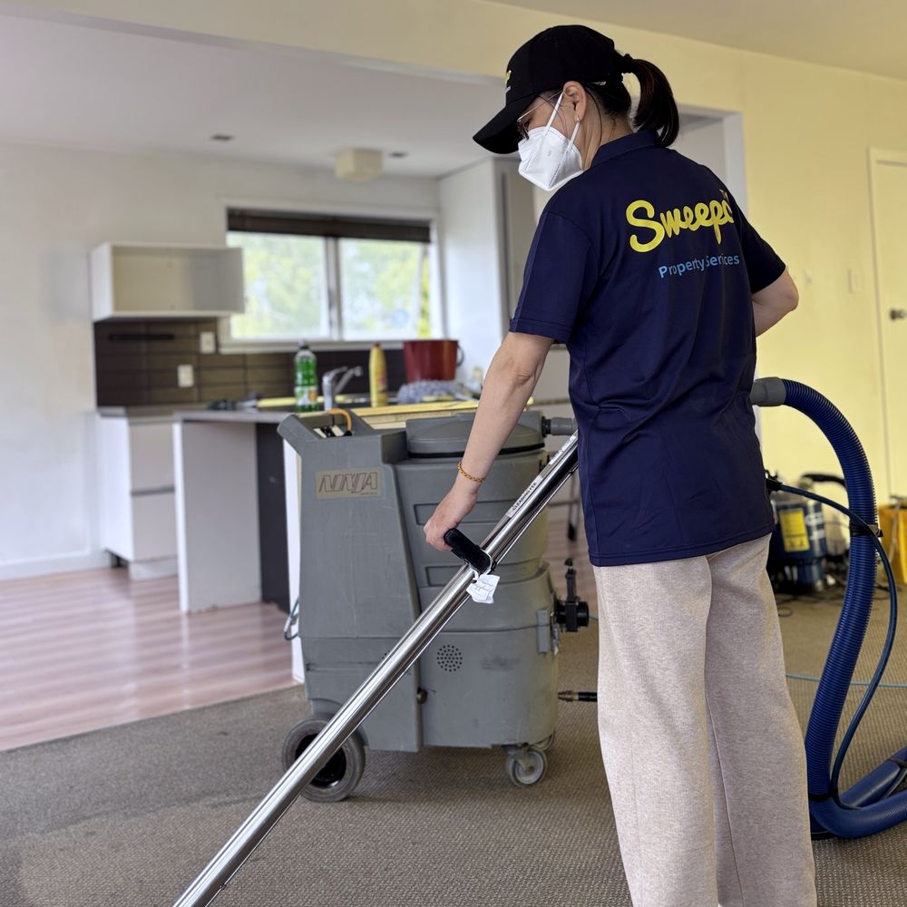 Sweepo cleaner extracting carpet in an open-plan living room